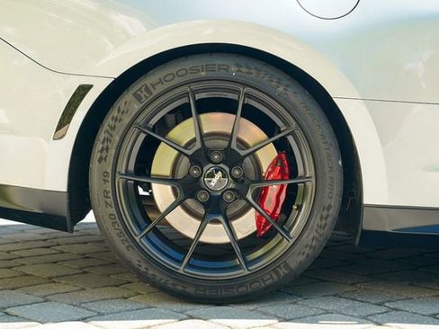 Used 2019 Chevrolet Camaro ZL1 image 32