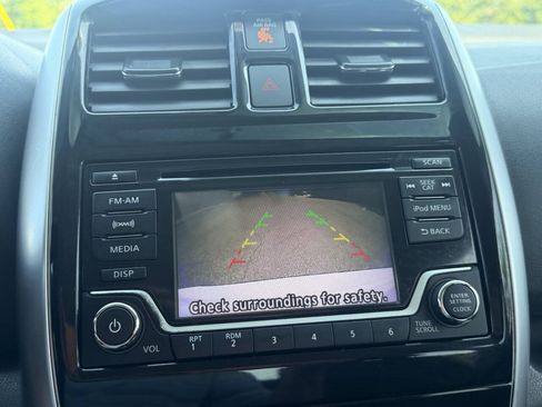 Used 2017 Nissan Versa Note SV FWD image 31