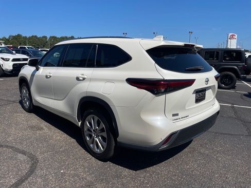 Used 2021 Toyota Highlander Limited FWD image 14
