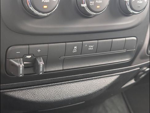 Used 2017 RAM 1500 Express RWD image 15