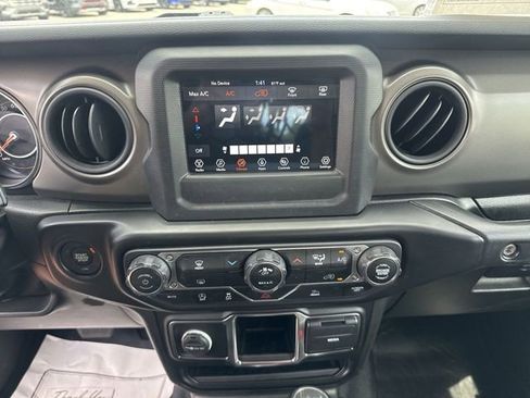 Used 2022 Jeep Wrangler Unlimited Sport AWD/4WD image 19