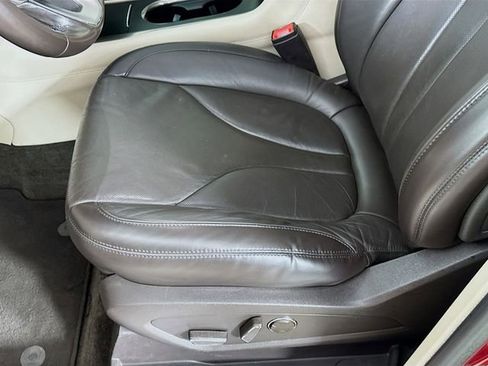 Used 2018 Lincoln MKC Reserve image 23