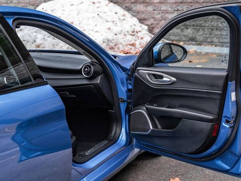 Used 2017 Alfa Romeo Giulia AWD image 14