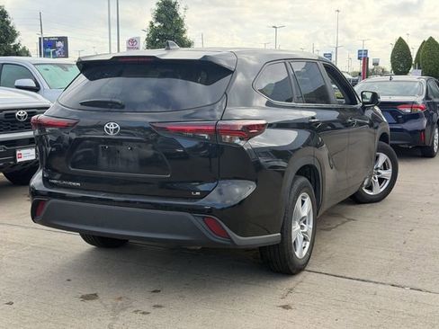 Used 2025 Toyota Highlander LE image 5