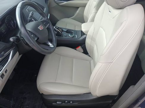 Used 2021 Cadillac XT4 Luxury w/ Cold Weather Package FWD image 24