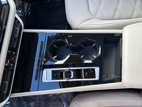 Certified 2025 Volkswagen Atlas SE image 25