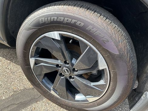 Used 2025 Nissan Rogue SV image 7