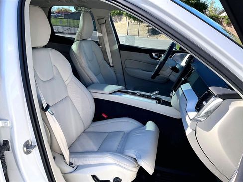 Used 2026 Volvo XC60 B5 Ultra w/ Climate Package image 10
