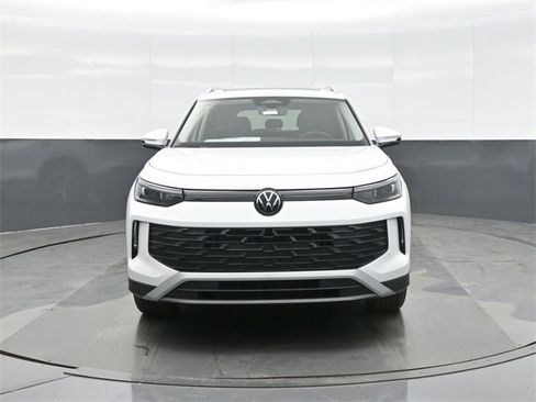 New 2026 Volkswagen Tiguan SE image 2