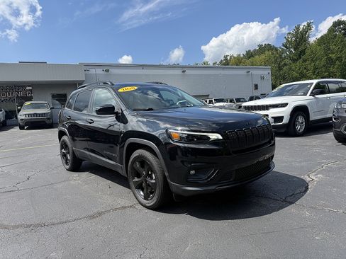 Certified 2020 Jeep Cherokee Latitude Plus AWD/4WD image 7