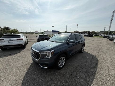 Used 2024 GMC Terrain SLE w/ Driver Convenience Package AWD/4WD image 2