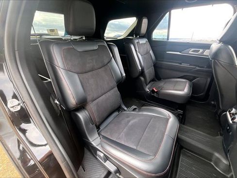 Used 2025 Ford Explorer ST image 25