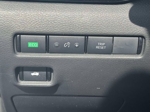 Used 2025 Nissan Sentra SR FWD image 18