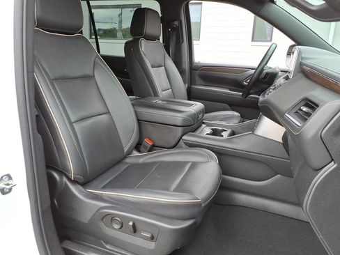Used 2023 Chevrolet Suburban Premier RWD image 6