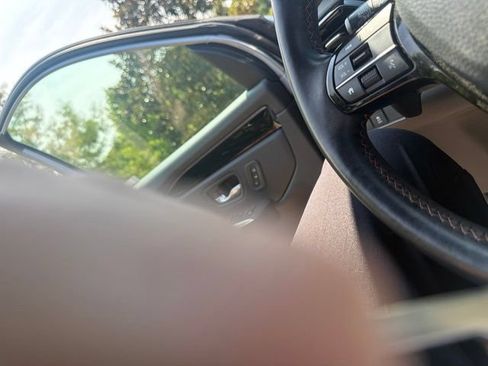 Used 2023 Honda Pilot TrailSport image 13