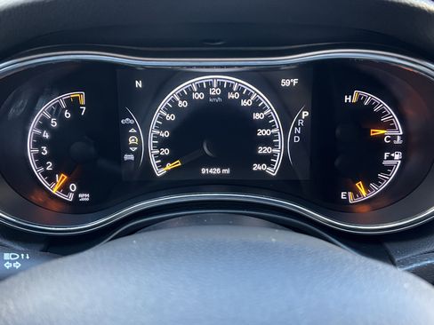 Used 2018 Jeep Grand Cherokee Altitude image 28