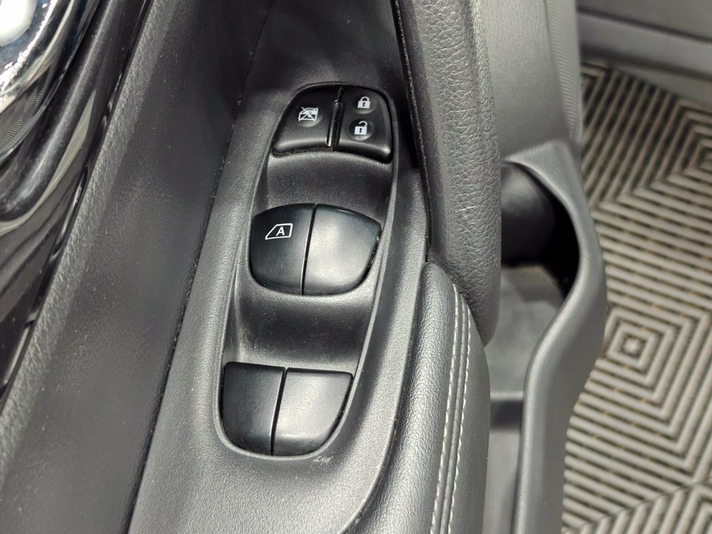 Used 2017 Nissan Rogue S AWD/4WD image 33