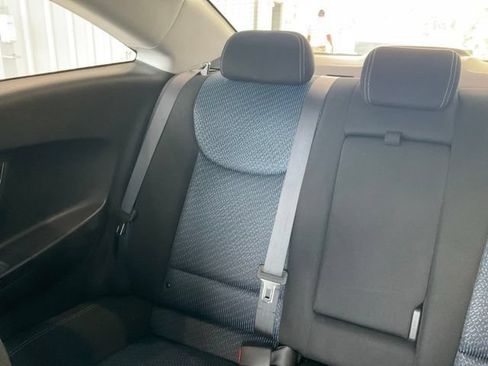 Used 2013 Hyundai Elantra FWD image 15