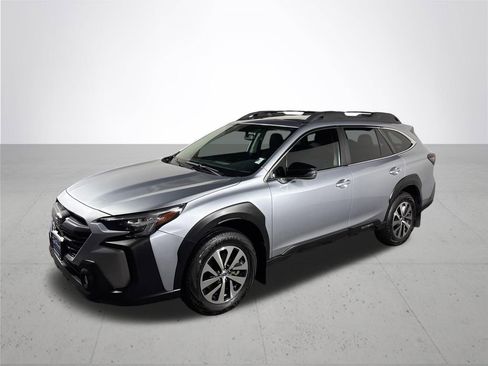 Certified 2025 Subaru Outback Premium AWD/4WD image 2