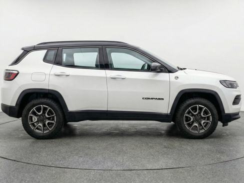 Used 2025 Jeep Compass Trailhawk AWD/4WD image 11