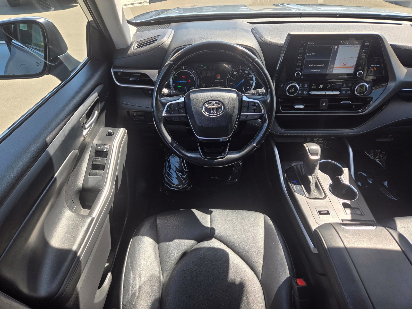 Used 2021 Toyota Highlander XLE AWD/4WD image 18