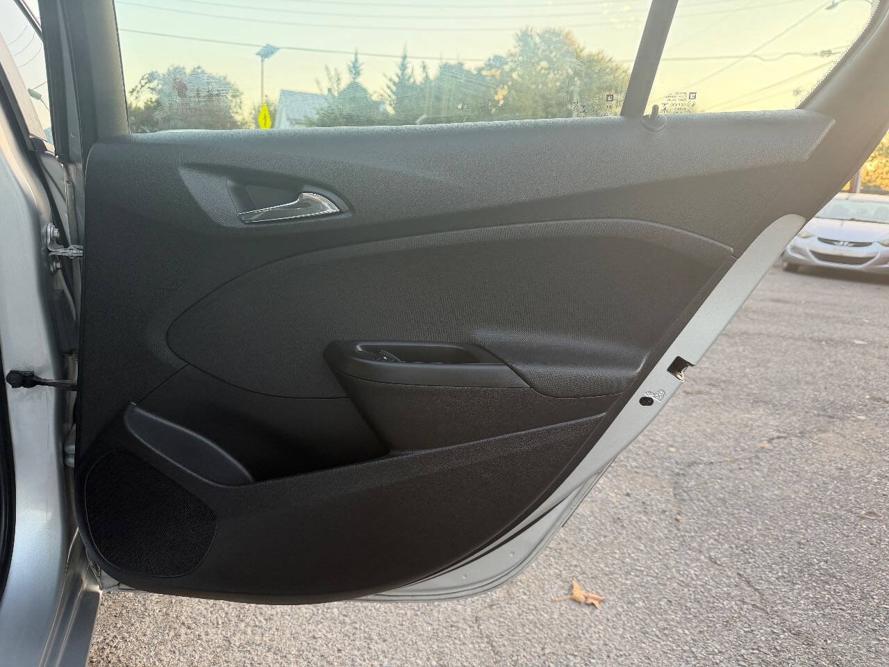 Used 2017 Chevrolet Cruze LS FWD image 15