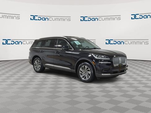 Used 2023 Lincoln Aviator AWD image 2