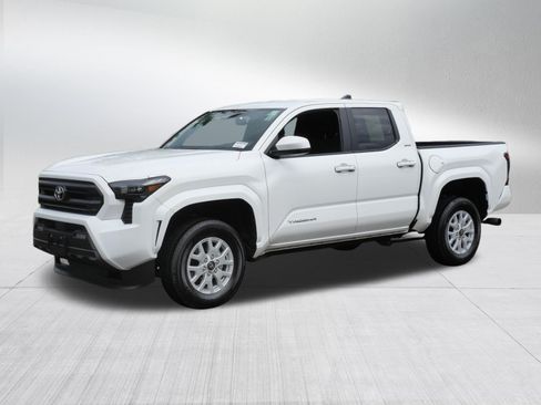 Certified 2025 Toyota Tacoma SR5 AWD/4WD image 3
