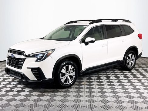 Used 2023 Subaru Ascent Premium w/ Convenience Package image 4