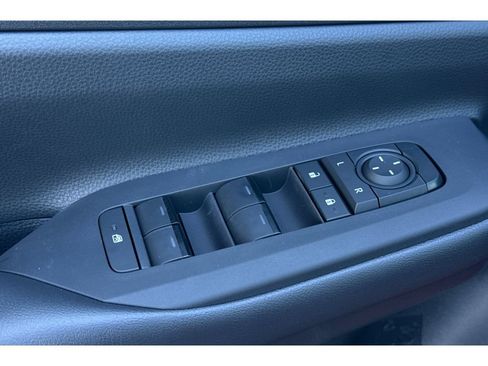 New 2026 Toyota Prius Plug-In Hybrid FWD image 12