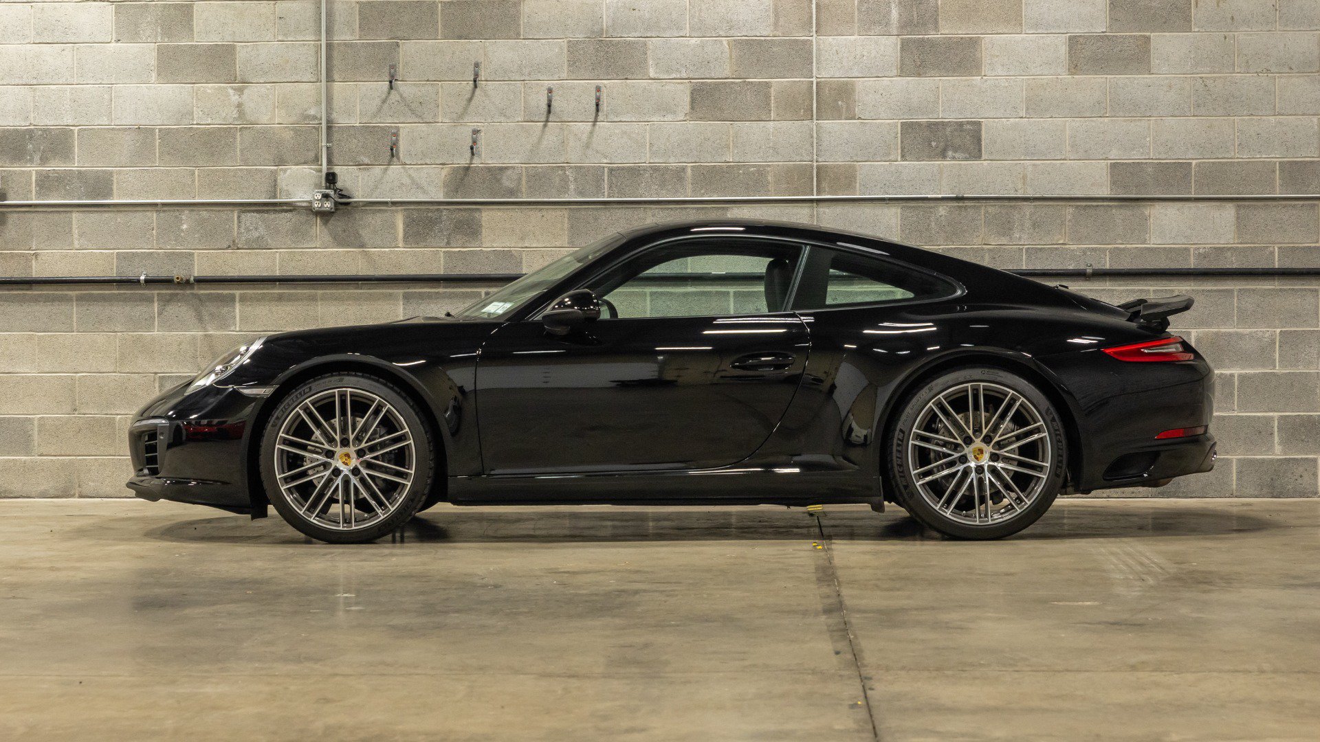 Used 2018 Porsche 911 Carrera RWD image 4
