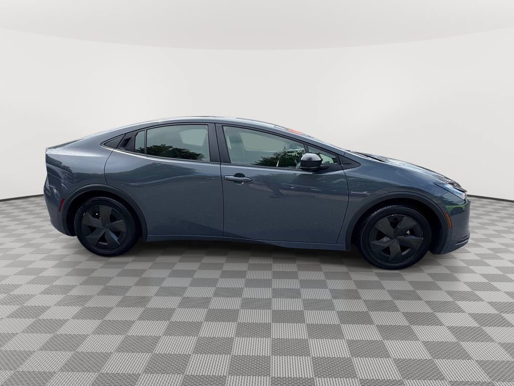 Used 2024 Toyota Prius LE FWD image 7
