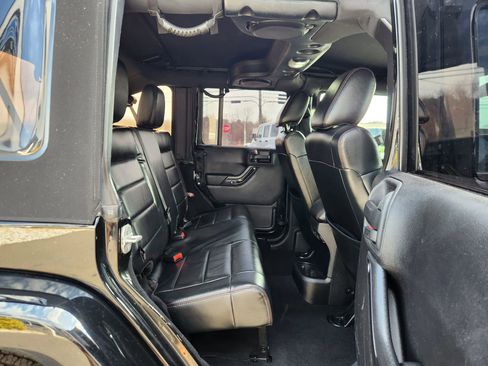 Used 2012 Jeep Wrangler Unlimited Sahara image 35
