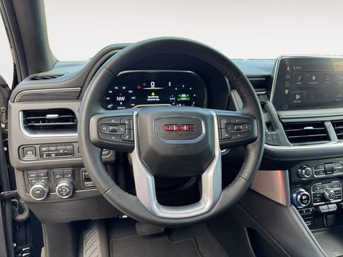 Used 2024 GMC Yukon XL SLT w/ SLT Luxury Package AWD/4WD image 13