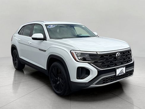 Used 2025 Volkswagen Atlas Cross Sport SE w/ Panoramic Sunroof Package image 1