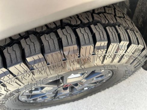 Used 2022 Nissan Frontier PRO-4X w/ Pro-4X Premium Package AWD/4WD image 25