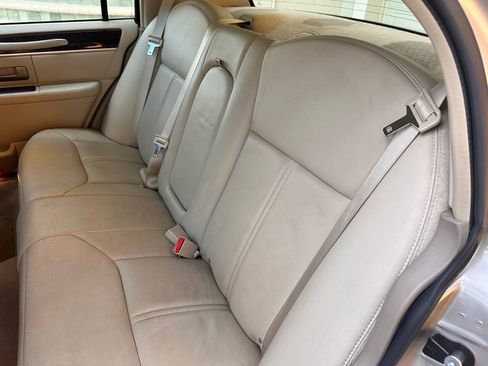 Used 2007 Lincoln Town Car Signature Limited RWD image 64