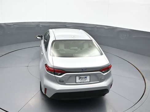 Used 2025 Toyota Corolla XLE image 38