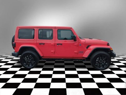 Used 2025 Jeep Wrangler Unlimited Sahara w/ Safety Group AWD/4WD image 9
