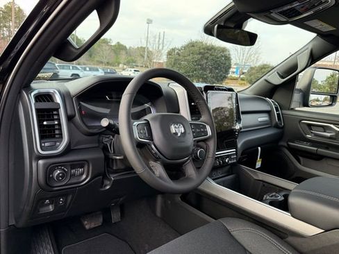 New 2026 RAM 1500 4x4 Crew Cab image 16