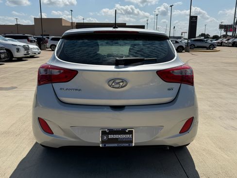 Used 2016 Hyundai Elantra GT FWD image 5