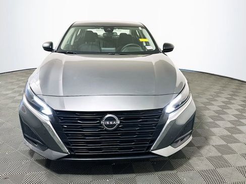 Used 2025 Nissan Altima 2.5 SV FWD image 3