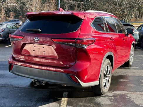 Used 2022 Toyota Highlander XLE image 7
