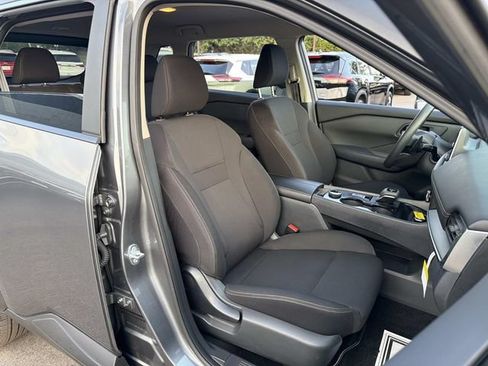 Used 2025 Nissan Rogue S AWD/4WD image 10