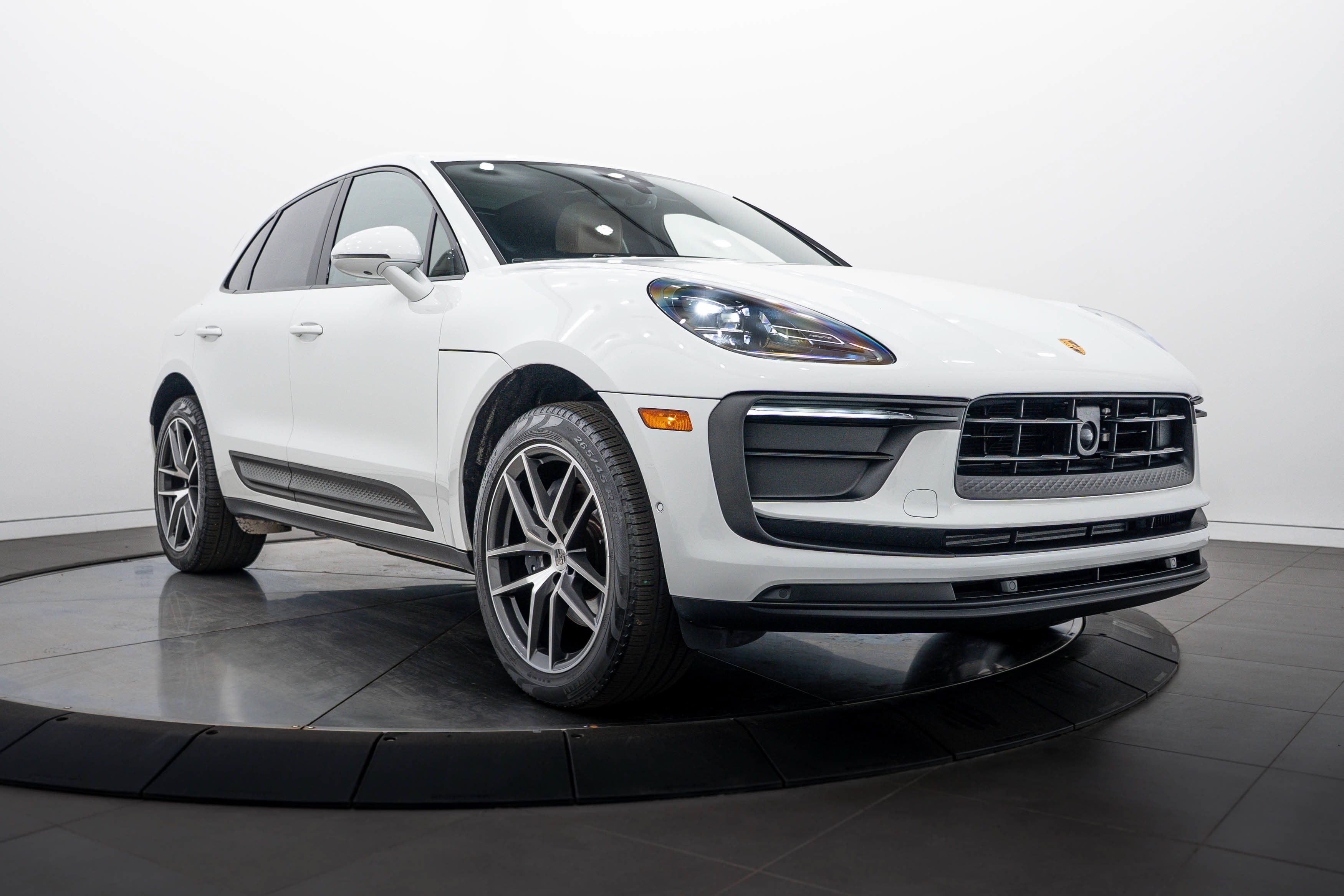 Certified 2023 Porsche Macan AWD/4WD image 9
