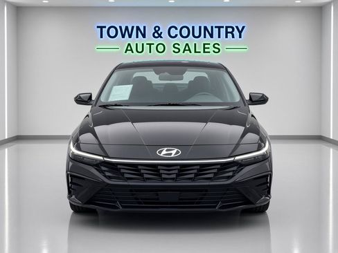Used 2025 Hyundai Elantra SEL FWD image 9