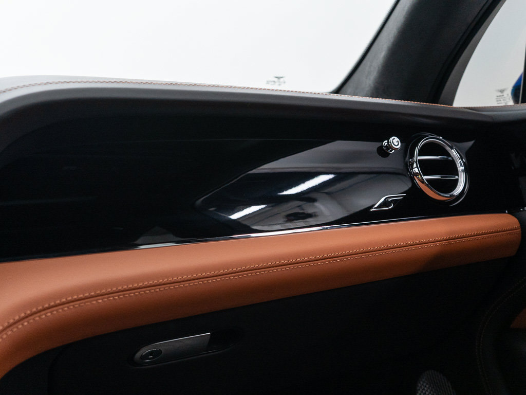 Certified 2022 Bentley Bentayga AWD/4WD image 41