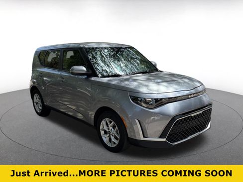 Used 2025 Kia Soul LX w/ LX Technology Package FWD image 1