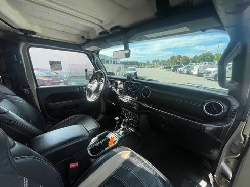 Used 2020 Jeep Gladiator Overland AWD/4WD image 28