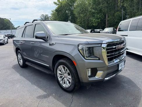 Used 2022 GMC Yukon SLT w/ SLT Premium Package AWD/4WD image 3